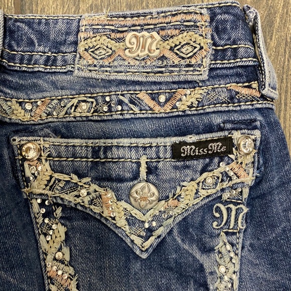 Miss Me Denim - MISS ME CROP JEANS